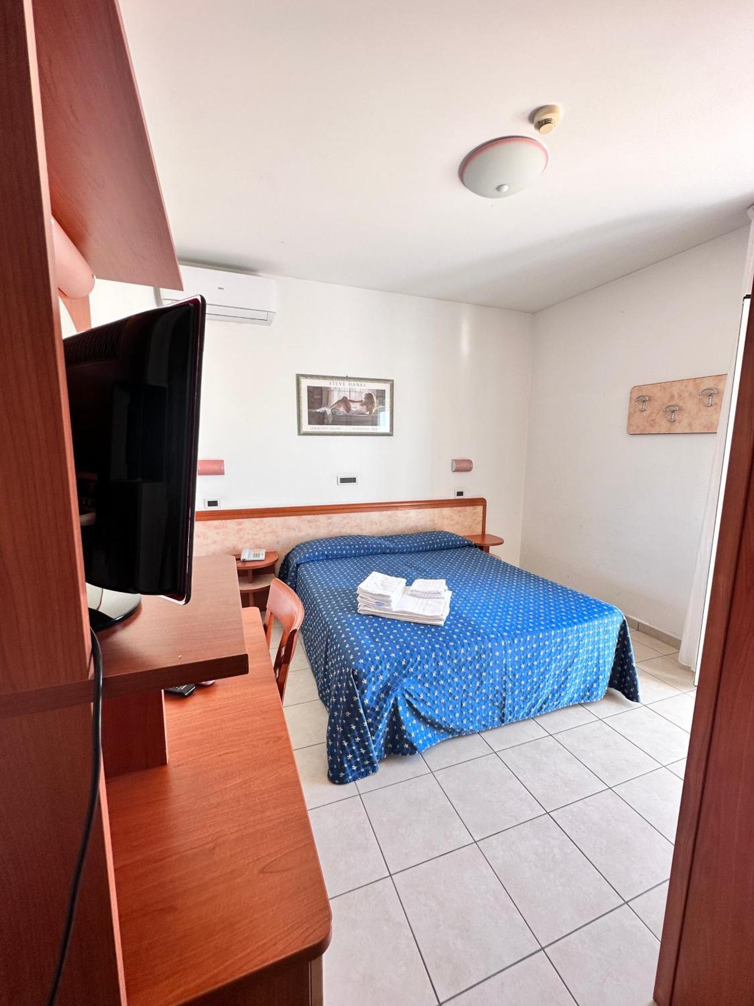 Hotel Holiday Martinsicuro Habitación foto