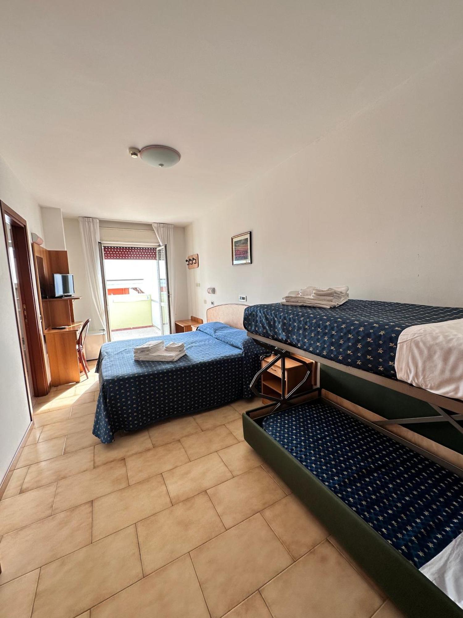 Hotel Holiday Martinsicuro Habitación foto
