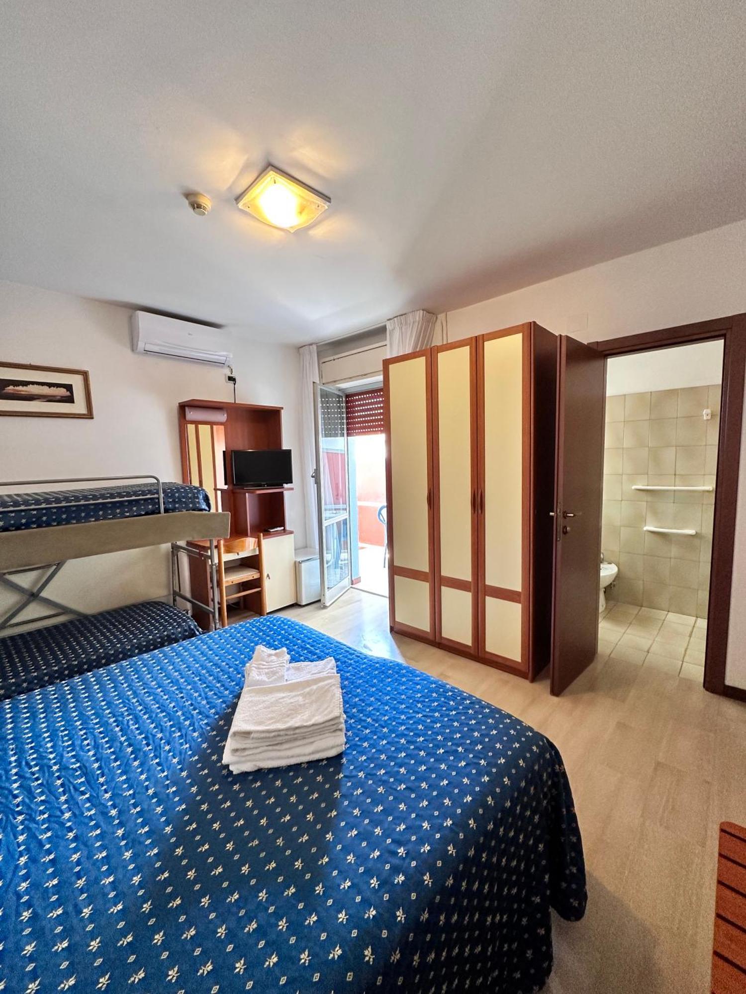 Hotel Holiday Martinsicuro Habitación foto